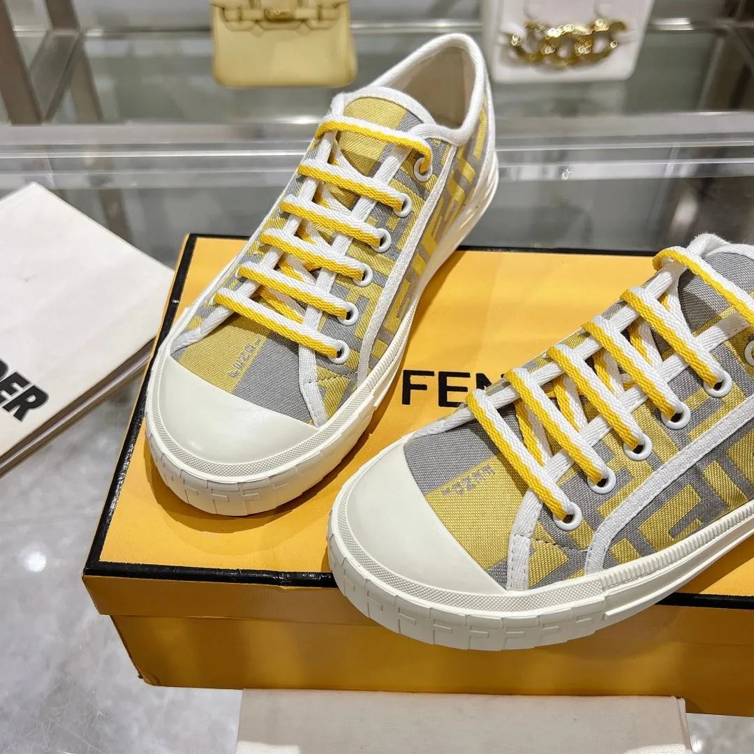 Couple style 💰460❤️Fendi Fendi's latest couple canvas shoes ❑ Fabric: Original customized imported jacquard canvas material ❑ Inner lining: Imported canvas material ❑ Sole: Original molded non-slip TPU outsole ❑ Bottom thickness: 2.5cm ❑ Size: Women's 35-40/Men's 39-45